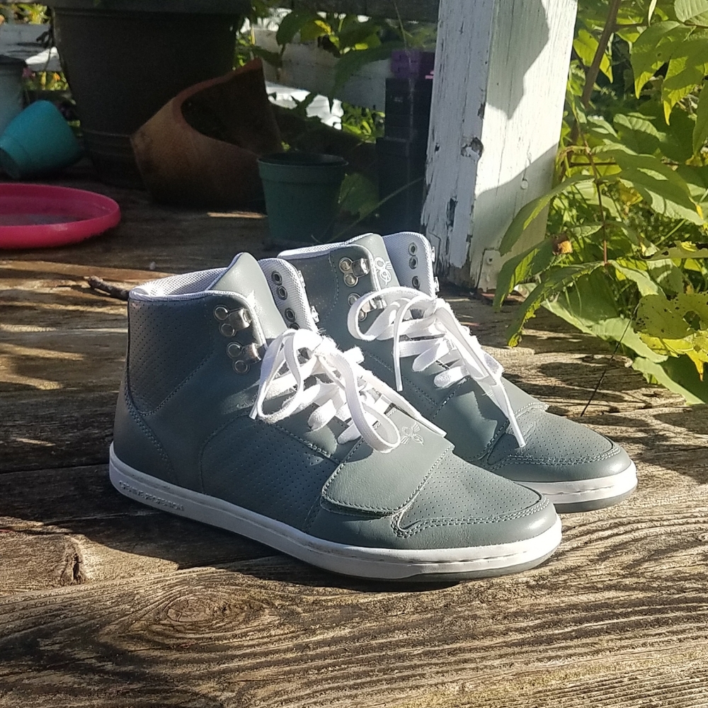Like New Creative Recreation Sneakers